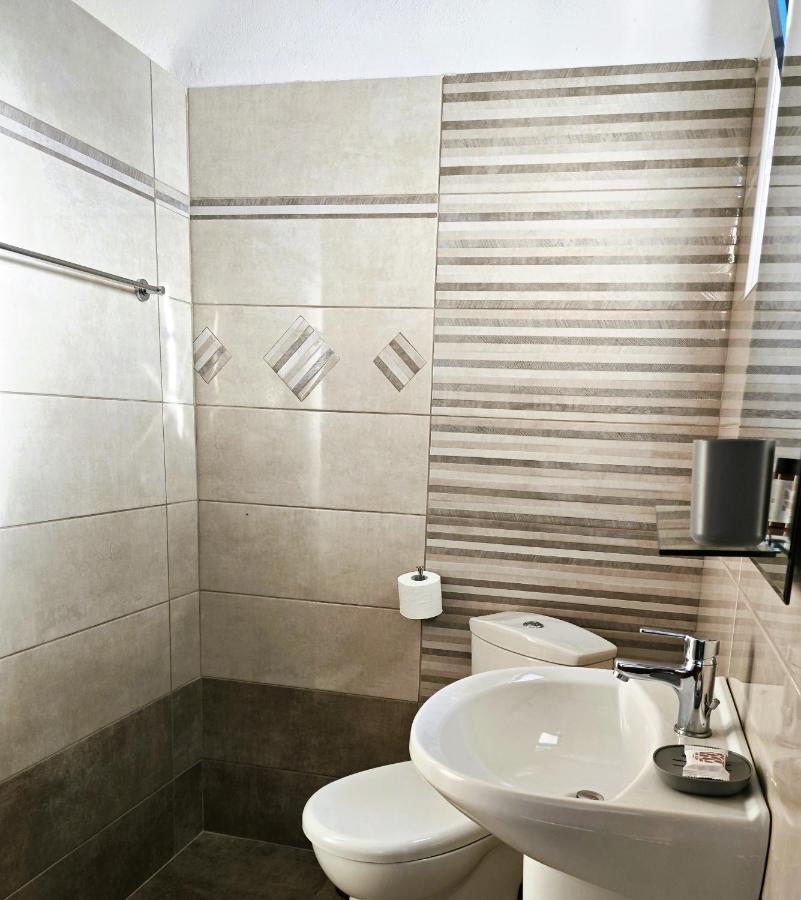 פראנגוקאסטלון Babis & Popi Rooms And Studios מראה חיצוני תמונה